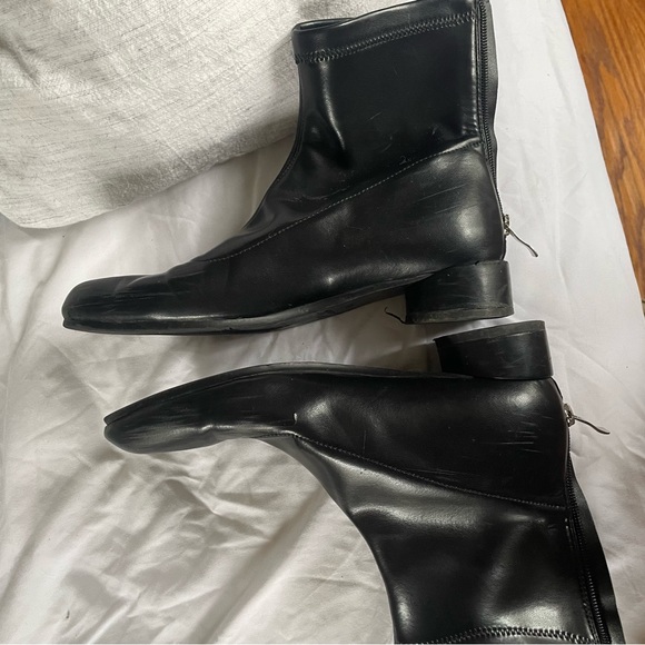 Black Women's Tabi Shoes - Picture 4 of 5